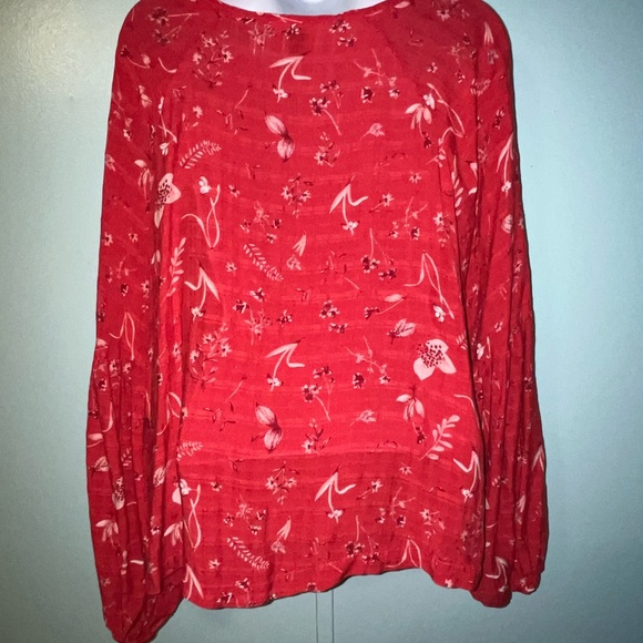 Universal Thread Blouse Size XXL Thin Long Sleeve Red White Design - Picture 10 of 10